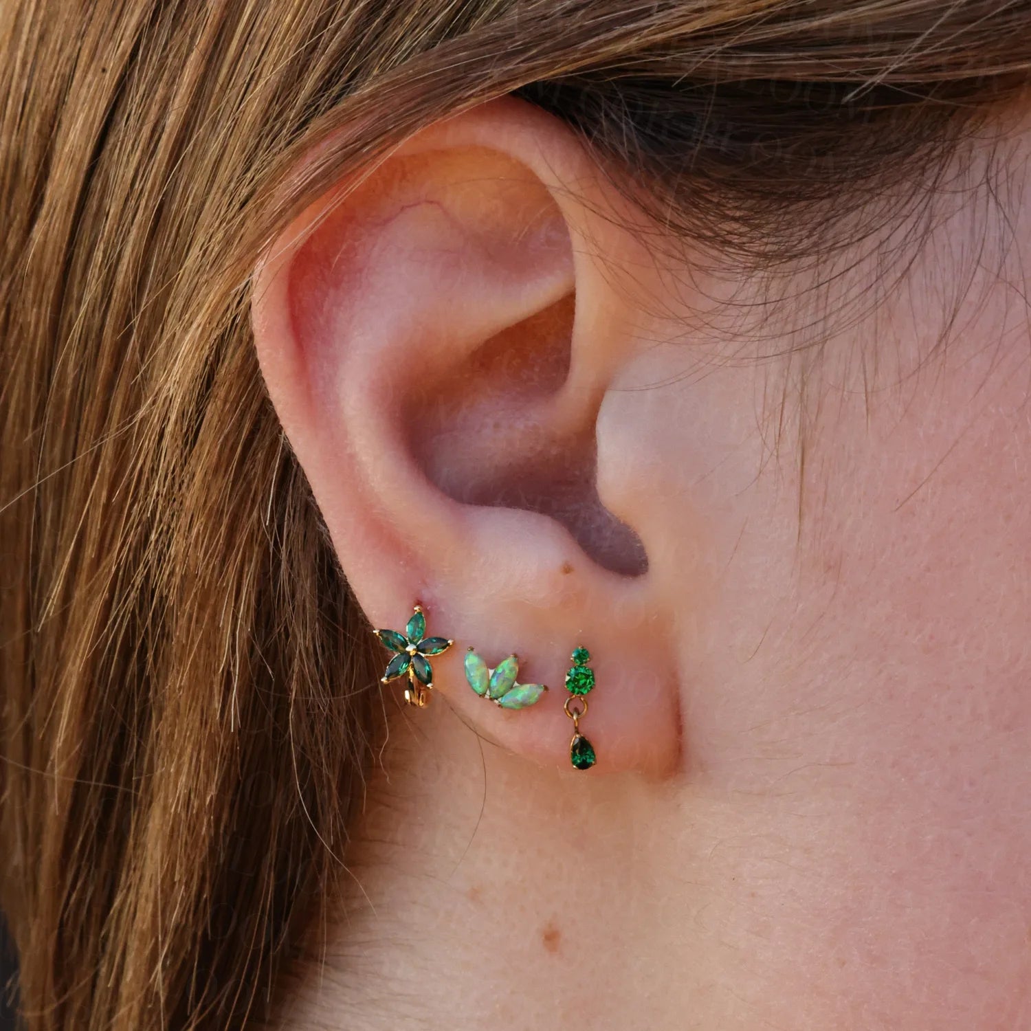 Titanium Yuri Waterdrop Push Pin Stud - Green Emerald