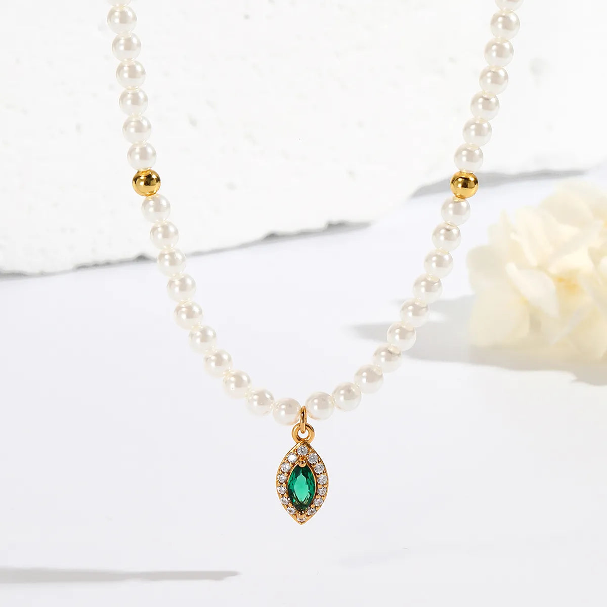 Luxe Oval Emerald Gemstone Pearl Necklace