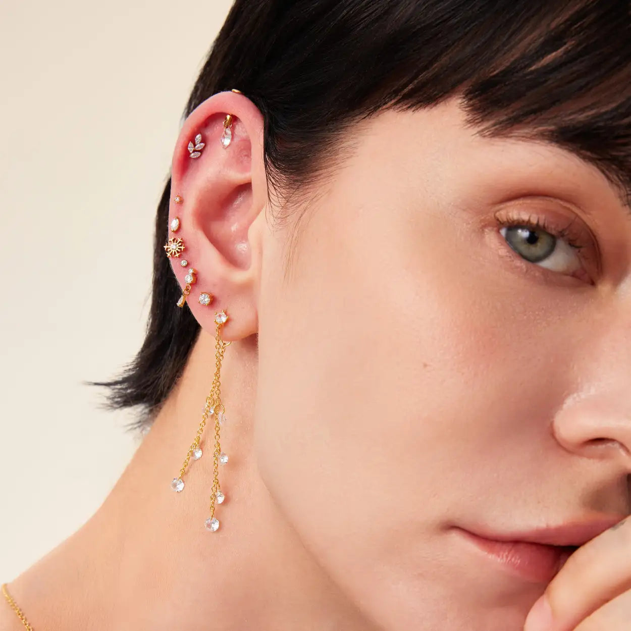 Boucles d’oreilles puces Shimmering en diamant, goutte de rosée