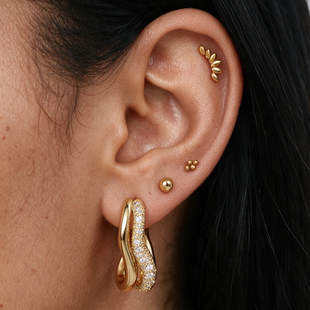 Titanium Mealla Five-Petal Curve Stud