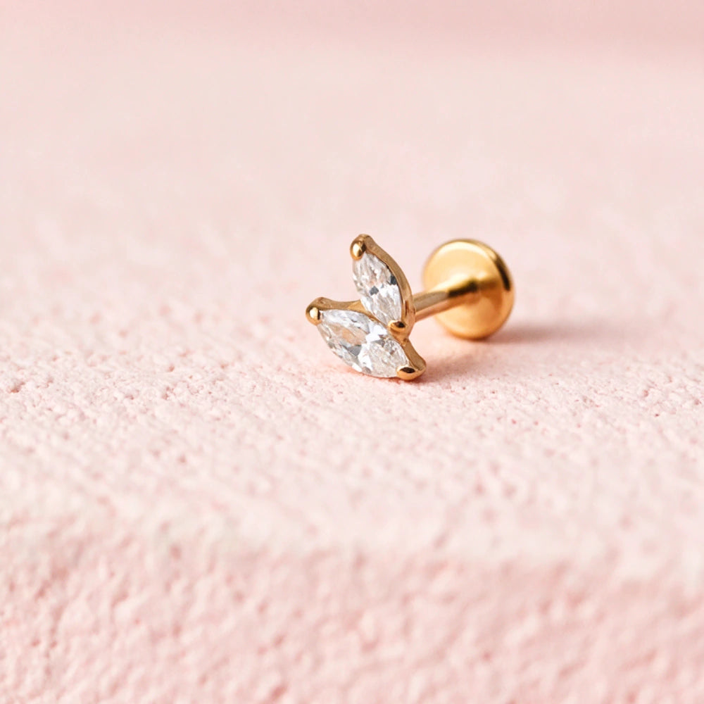 Clou d’oreille en titane Akosua Mini Duo Petal avec cristal