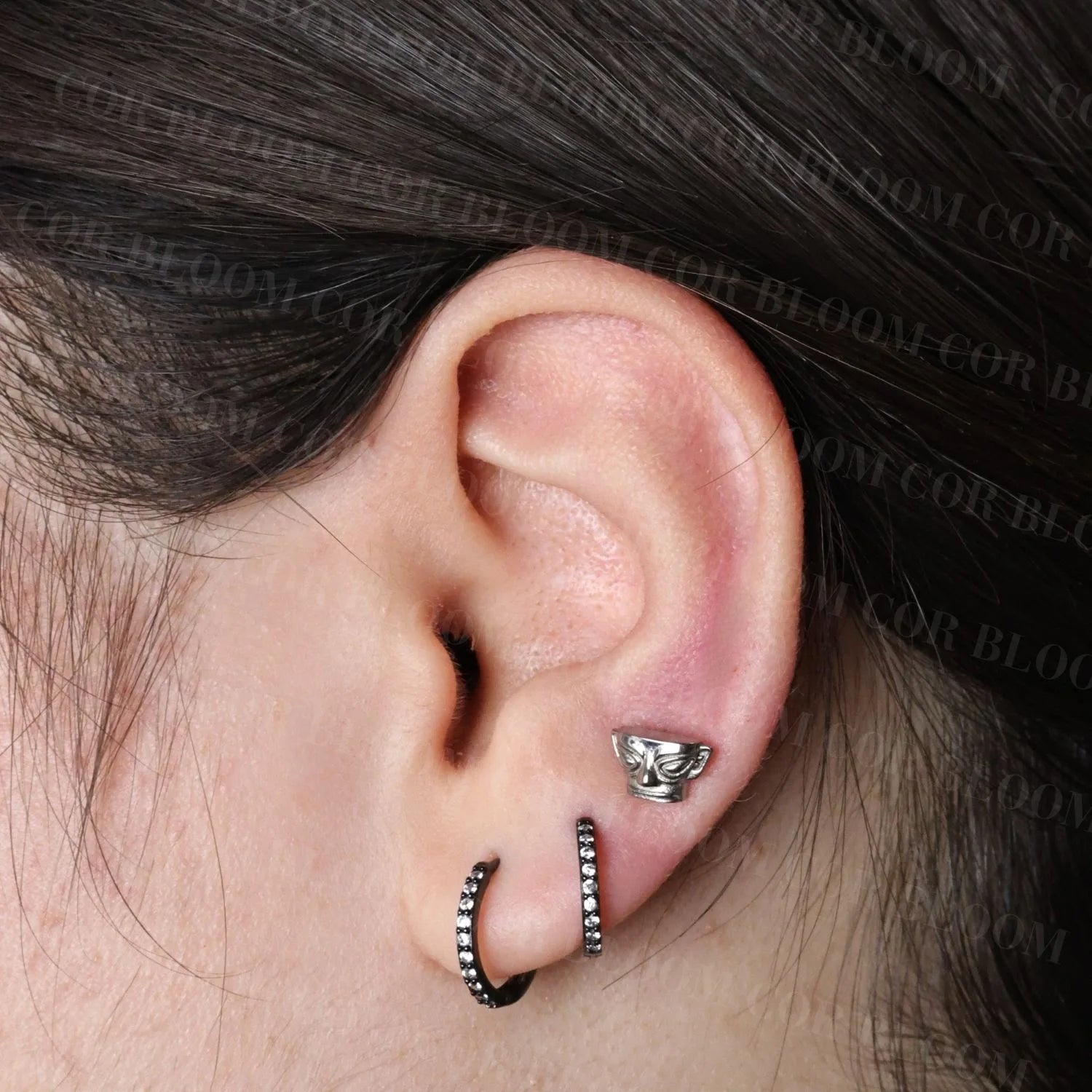 Titanium Mysterious Shu Mask Flat Back Stud