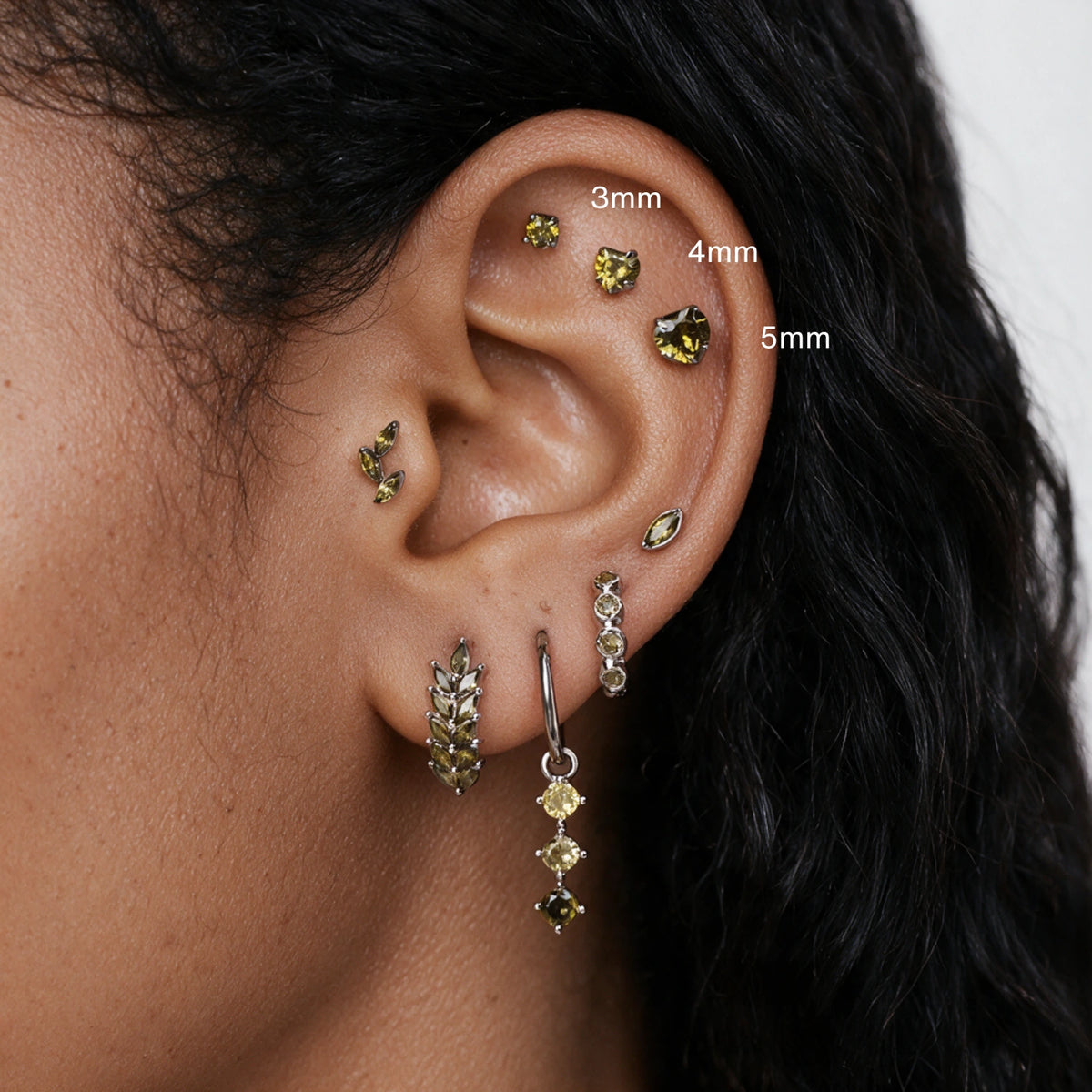 Titanium Spiro Multisize Peridot Heart-Cut Stud (Push Pin)