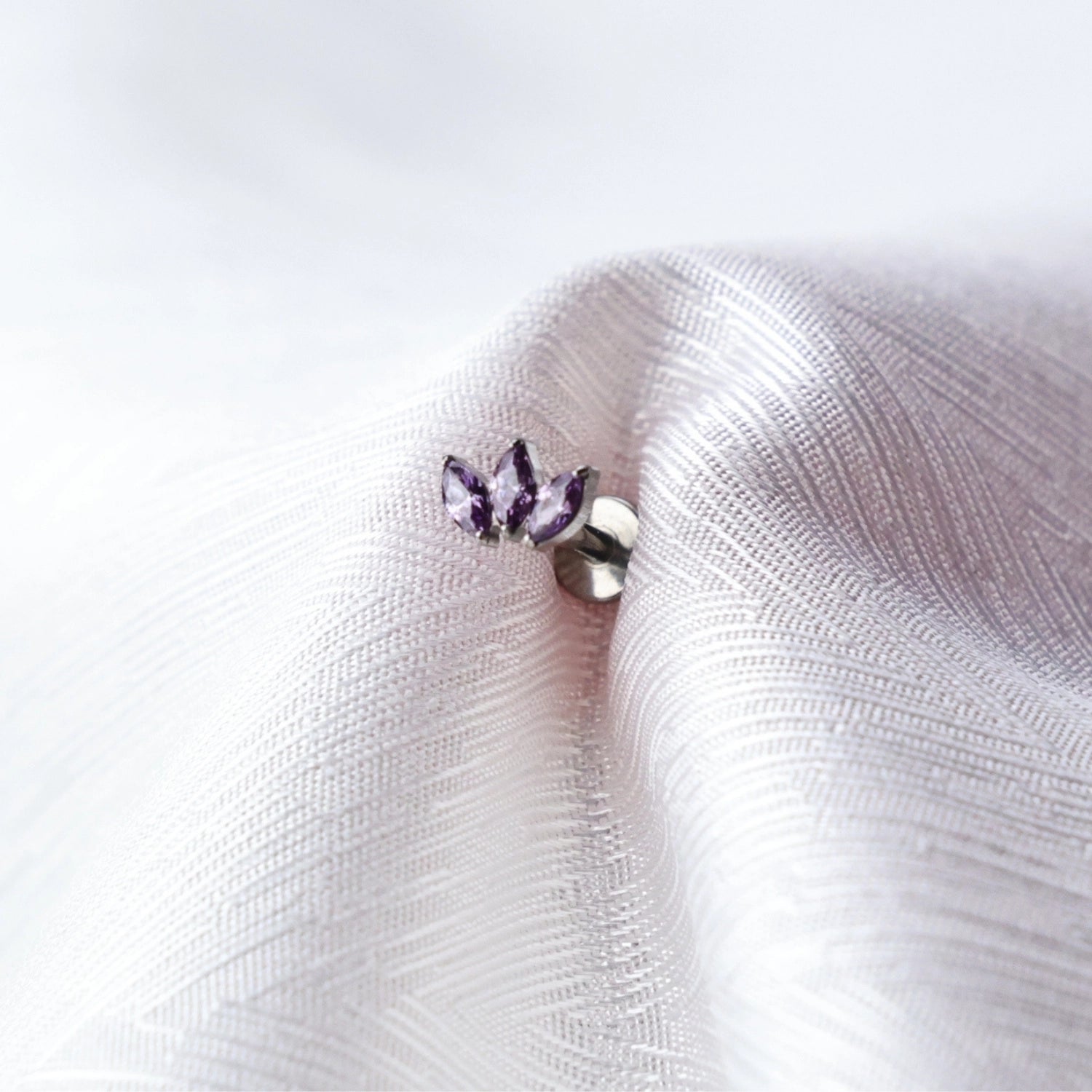 Titanium Dafni Mini Three-Petal Stud - Amethyst