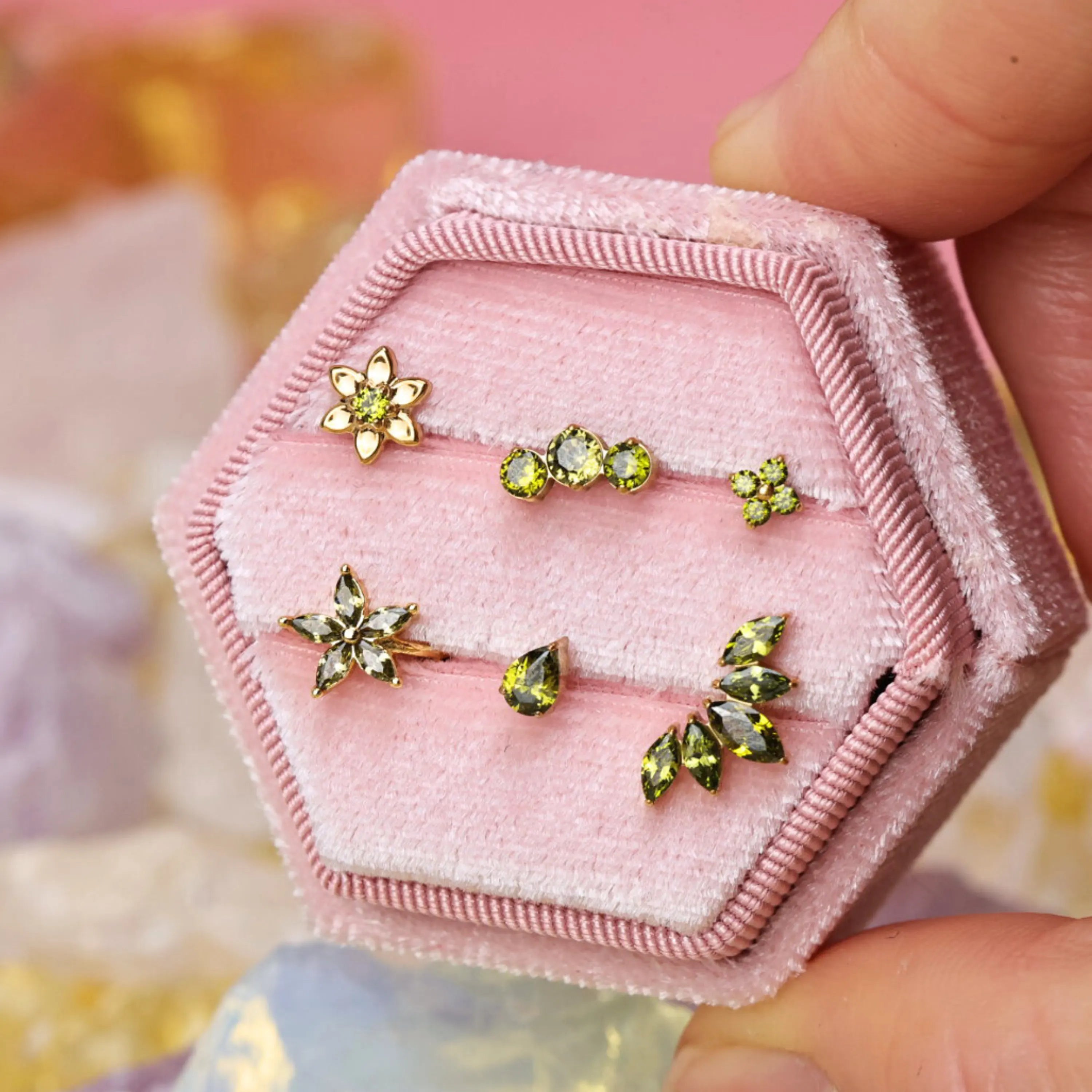 Titanium Aretha Small Peridot Four-Leaf Clover Stud