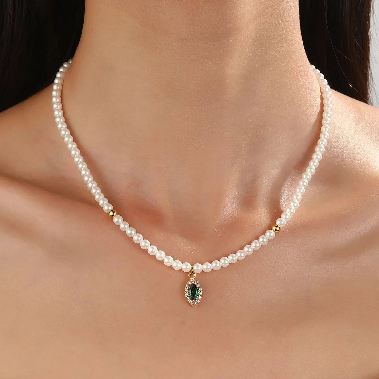 Luxe Oval Emerald Gemstone Pearl Necklace