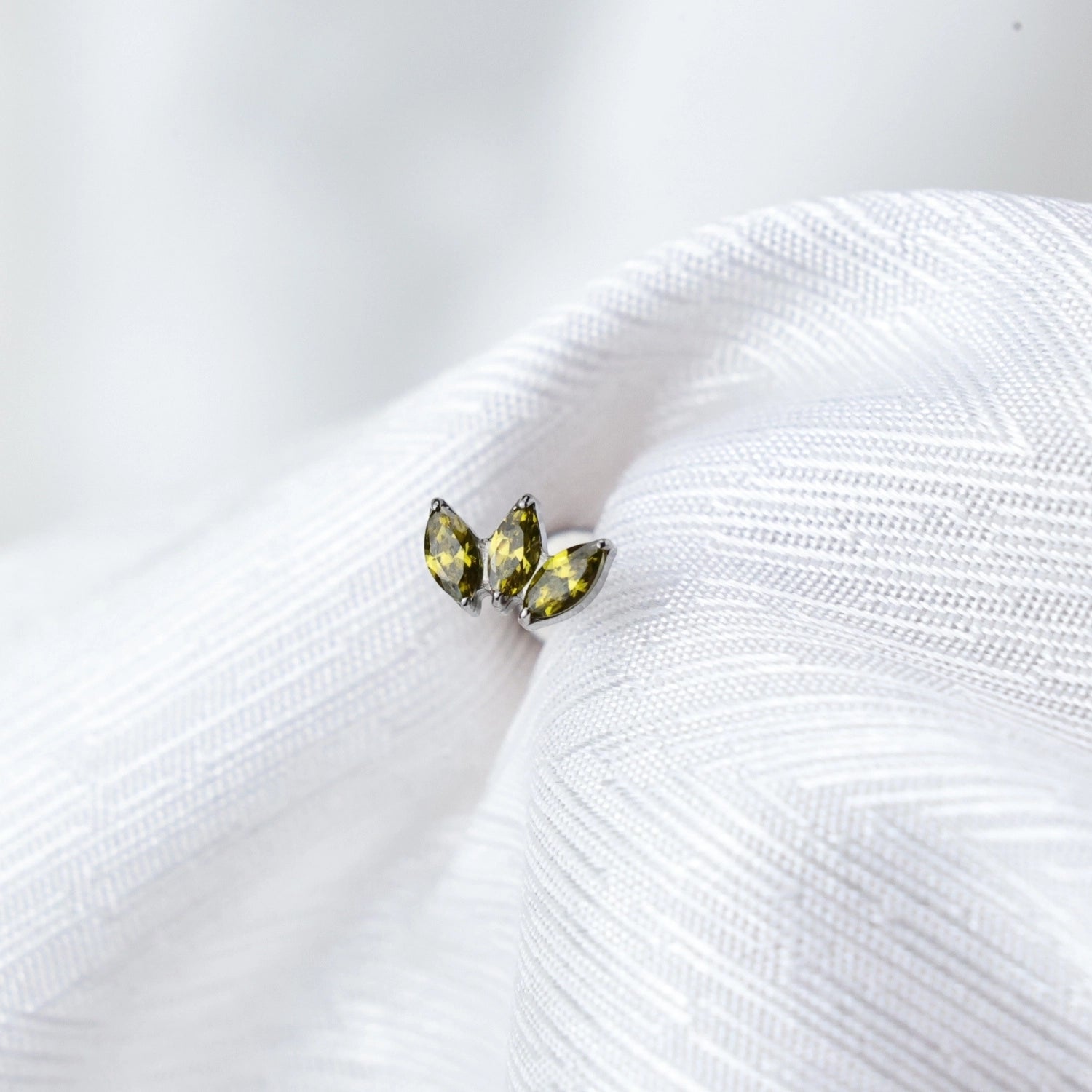 Titanium Dafni Mini Three-Petal Stud - Peridot