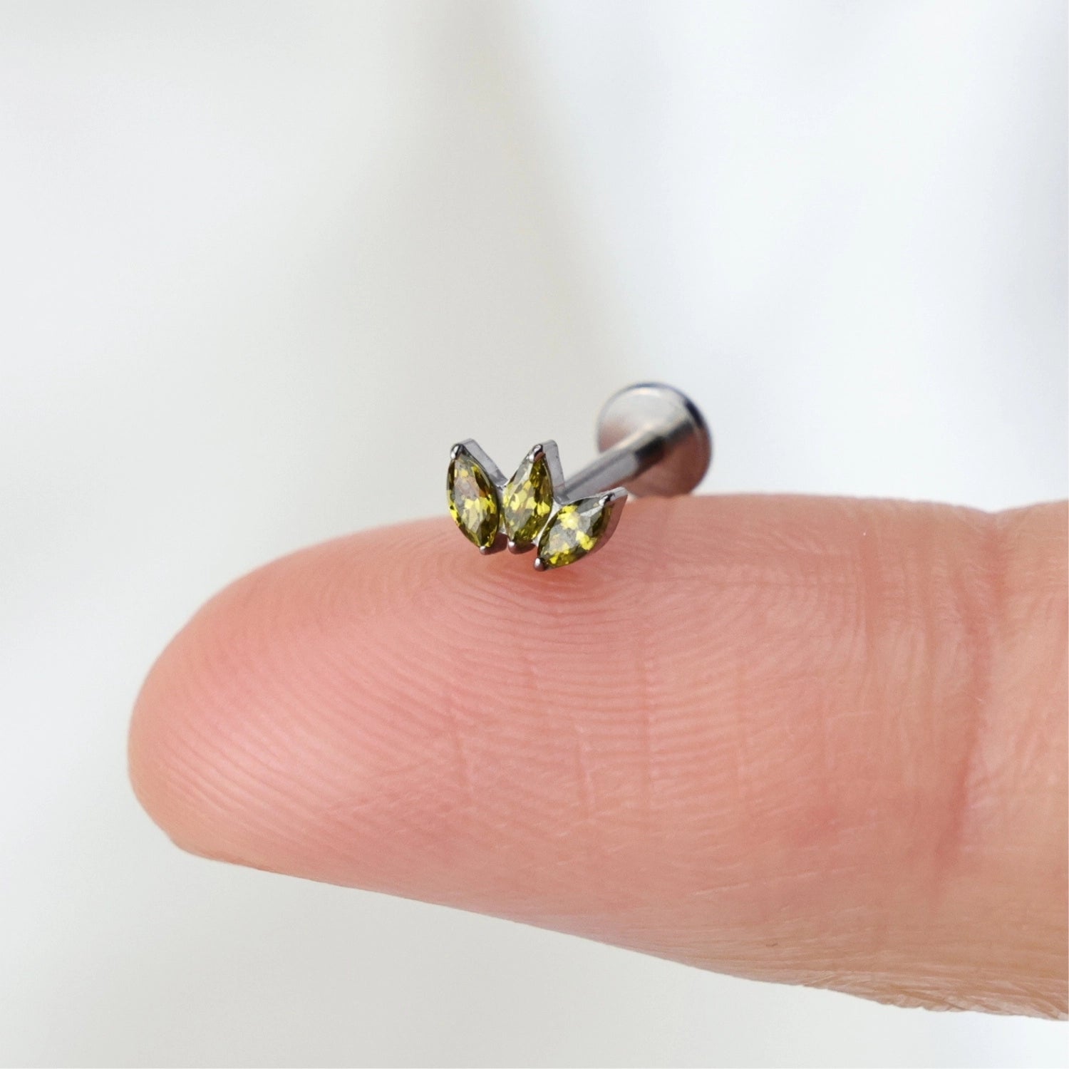 Titanium Dafni Mini Three-Petal Stud - Peridot