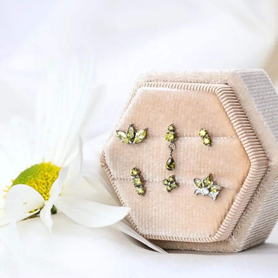 Titanium Edith Mini Duo Peridot Flat Back Stud