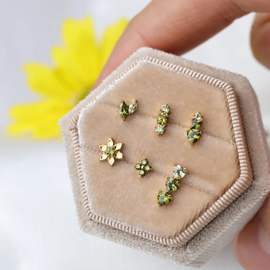 Titanium Mini Lyra Push Pin Flat Back Stud - Peridot