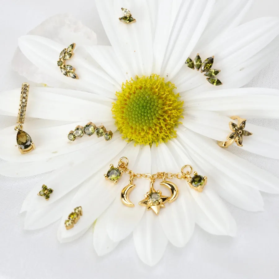 Titanium Veda Peridot Leaf Crown Flat Back Stud