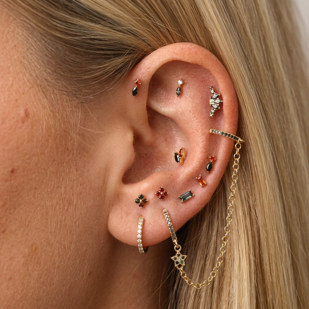 Petit clou d’oreille en titane Irida, taille baguette – rouge orangé
