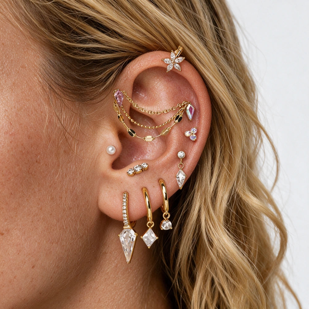 Piercing in titanio con piccola perla e chiusura push pin con retro piatto