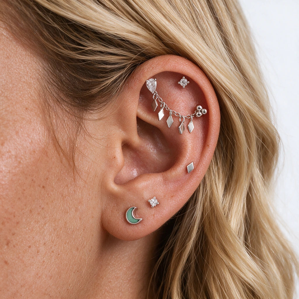 Pendente a catena con piastrina romboidale • catena pendente per piercing alla cartilagine