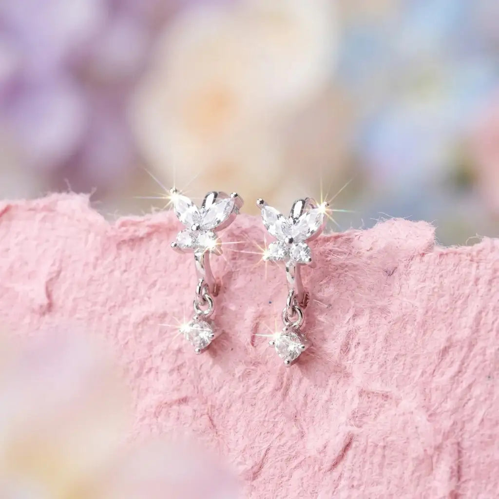 Boucles d’oreilles créoles articulées papillon Nefeli, diamant